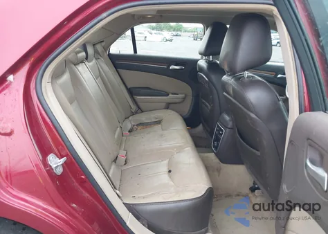 2013 Chrysler 300C Luxury Series Awd z USA, uszkodzony, nr VIN 2C3CCAST8DH564518